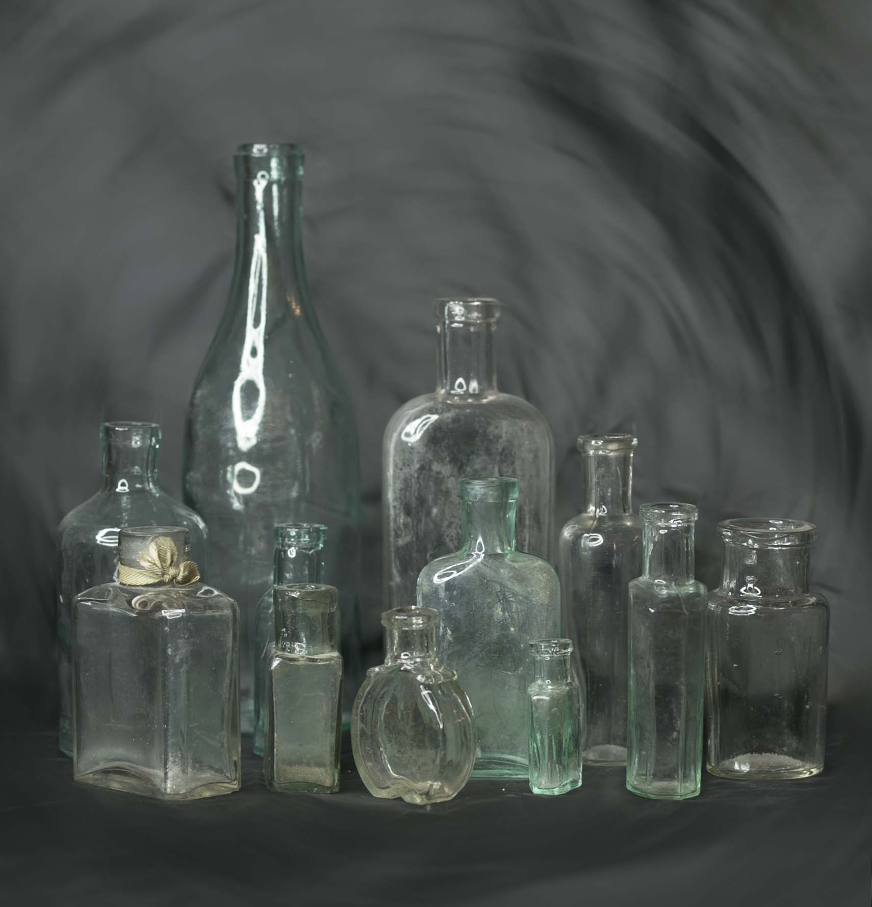Бутылочки разных форм и размеров XX век