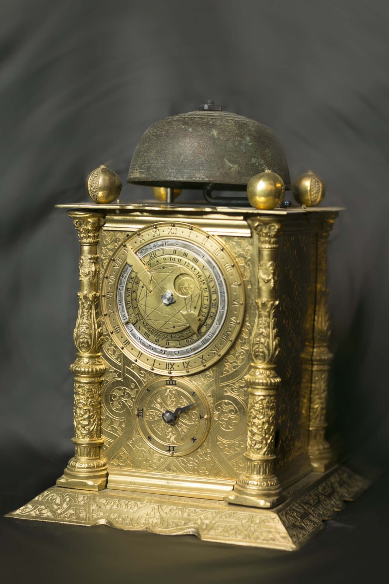 Часы каминные из бронзы в золочении, Германия